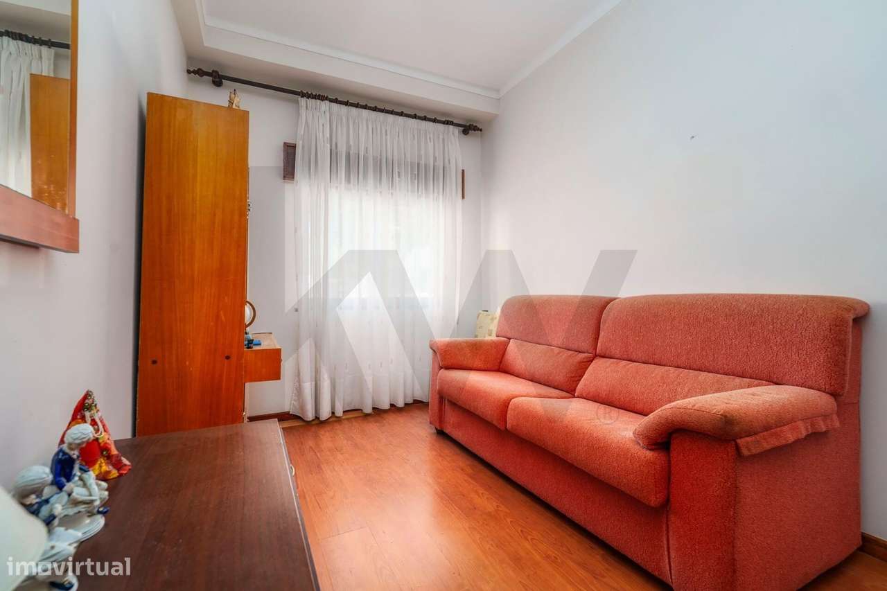 Apartamento T3 com espaço exterior no centro de Vila Real de Santo Ant-15