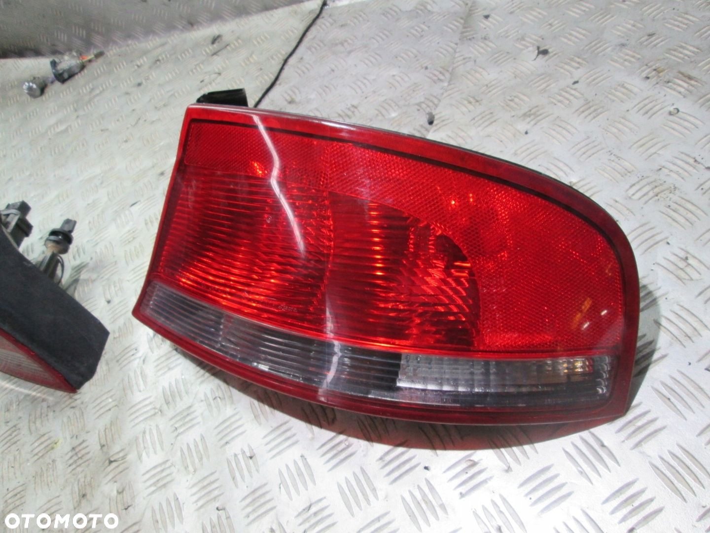 CHRYSLER SEBRING II LAMPA PRAWA TYŁ WKŁAD SEDAN - 2