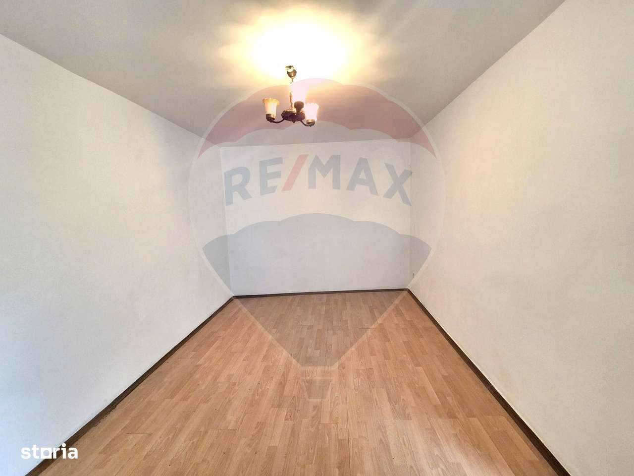 Casa de vanzare pretabila locuinta sau afacere | 13 Septembrie - Imagine principală: 5/14