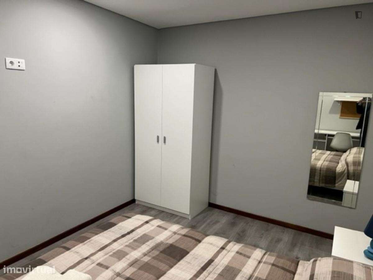 Quarto - localizado em São Mamede de Infesta Porto - Grande imagem: 4/10