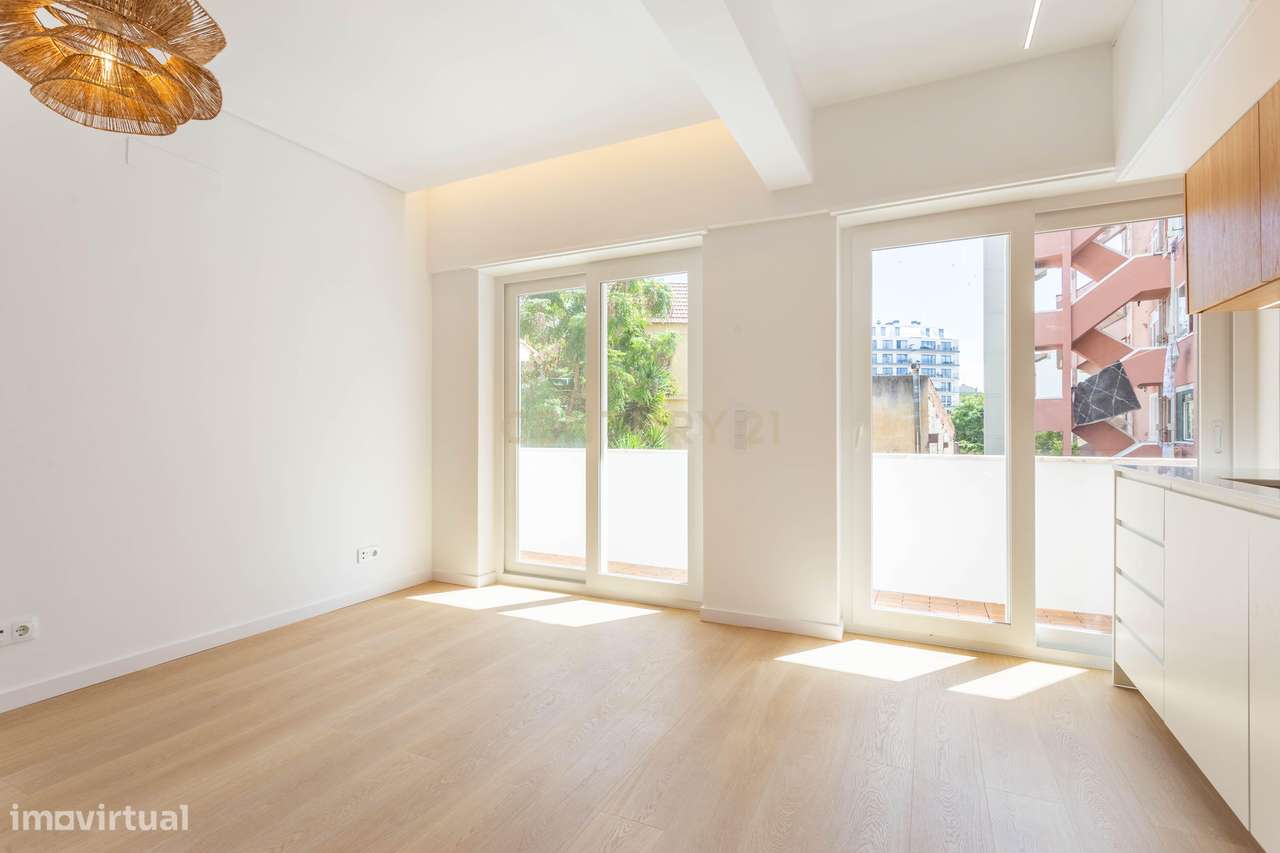 T2 Totalmente Remodelado | Rua da Senhora da Glória – Lisboa-9