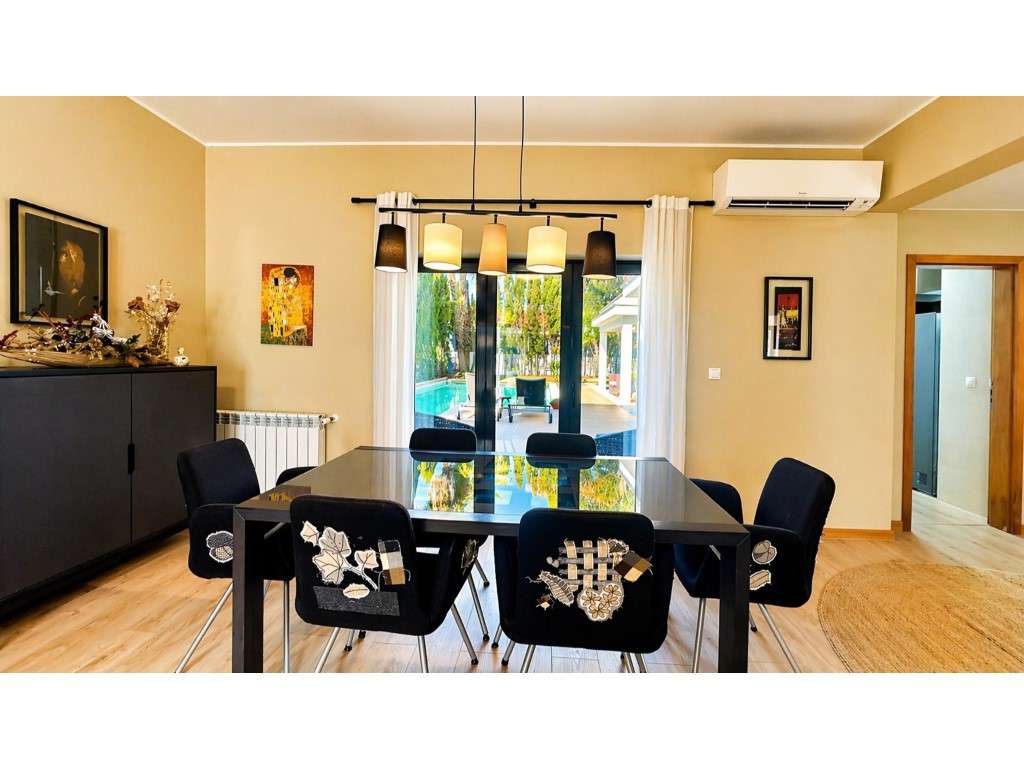 Moradia T4 isolada com piscina privada, jardim, garagem e 595 m² de...-18
