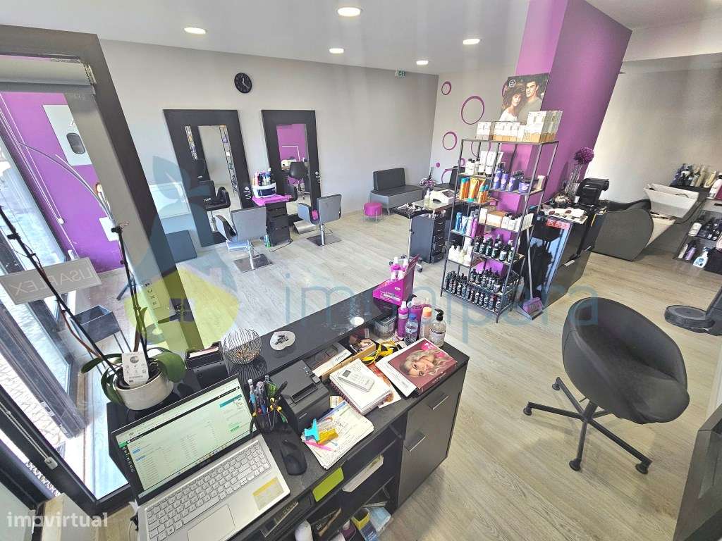 Arrenda-se, excelente loja em pleno funcionamento. , com 2 entradas... - Grande imagem: 5/11