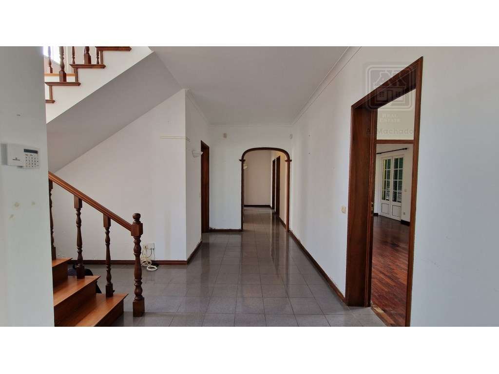 VENDA de MORADIA - VIVENDA T4+1 com Jardim e Garagem - Relva, Ponta...-14