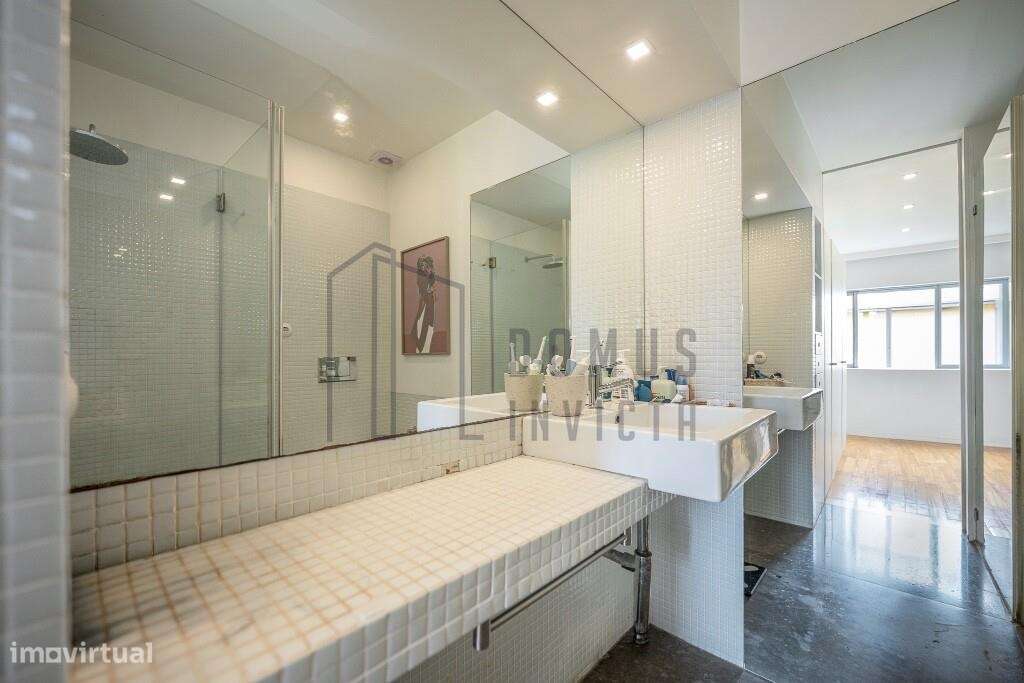 T2 remodelado com duas varandas e lugar de garagem | Zona da Boavista-24