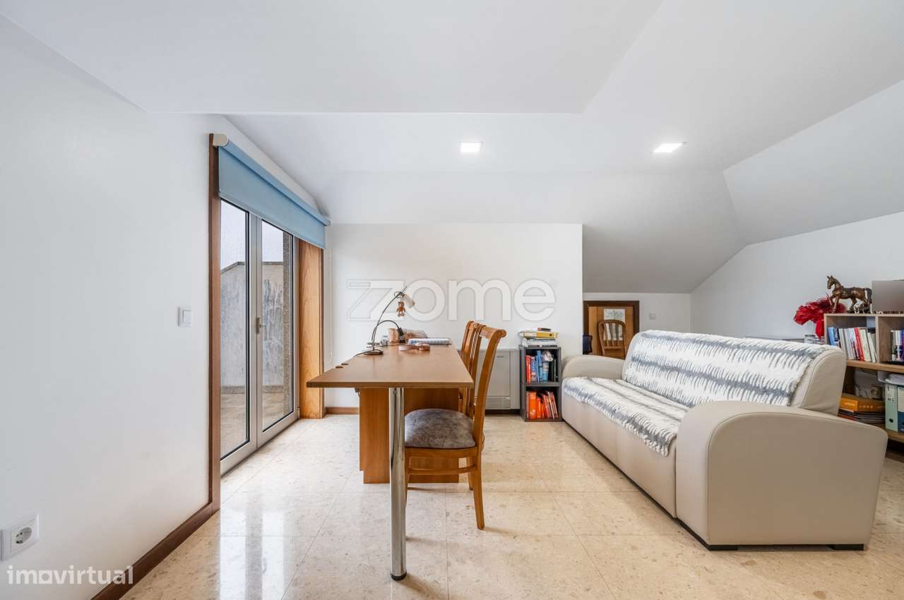 Moradia T3 c/Suítes e Piscina na Quinta das Luzes-30