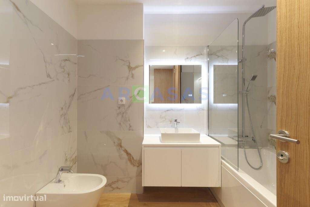 Moradia V3 com jardins e estacionamento na Trofa-16