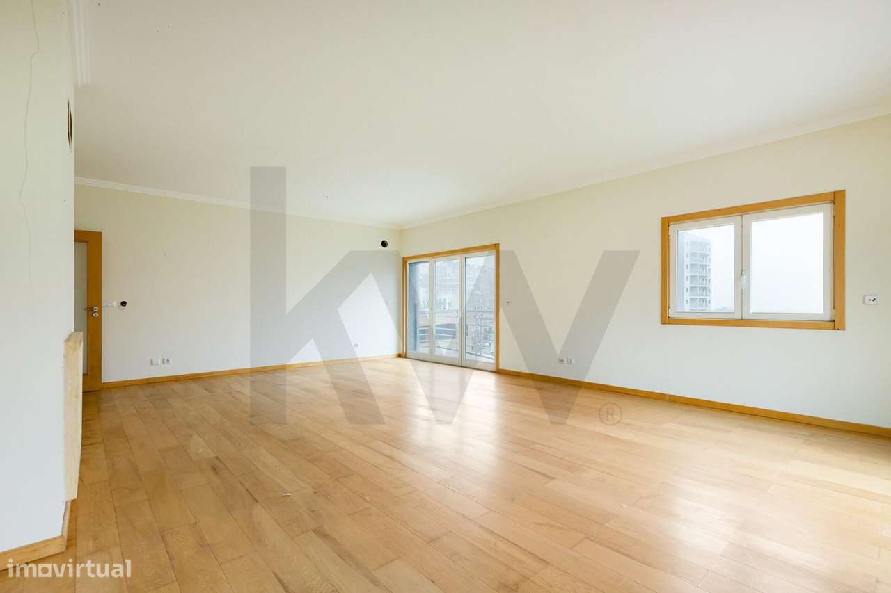 Apartamento T3 | Com Varandas em Condomínio Privado | Paço de Arcos-12