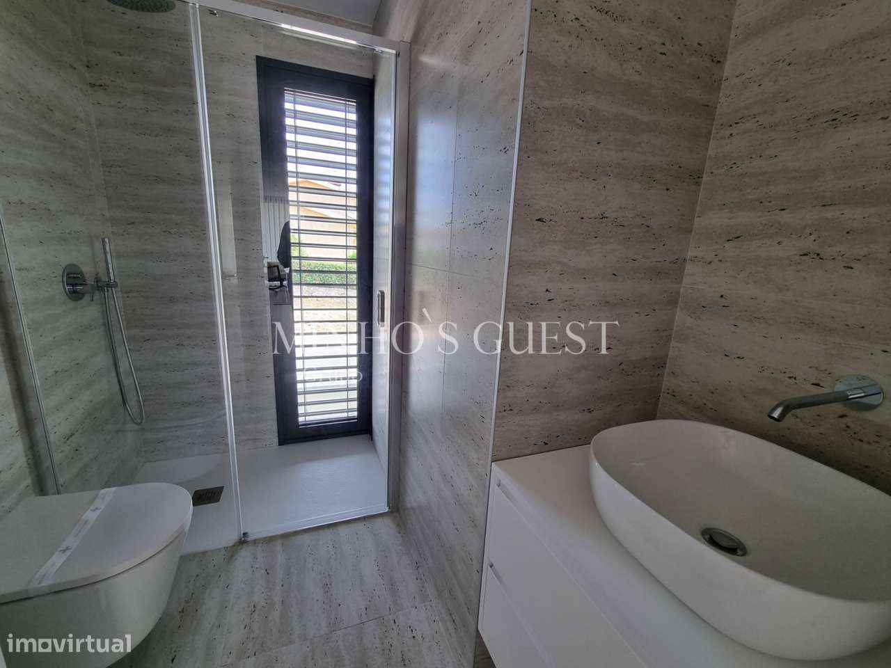 Moradia em Banda c/ 3 Suites e Logradouro - Braga-14