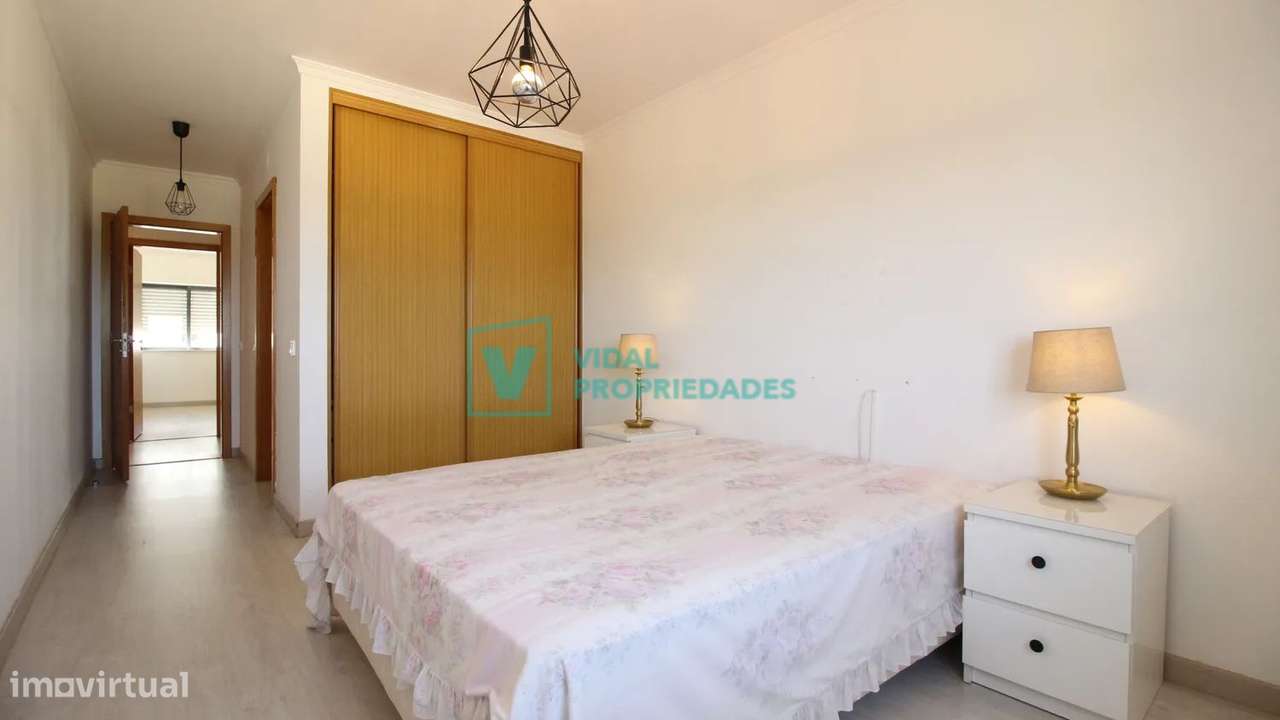 Apartamento T3 com varanda, garagem e elevador-10