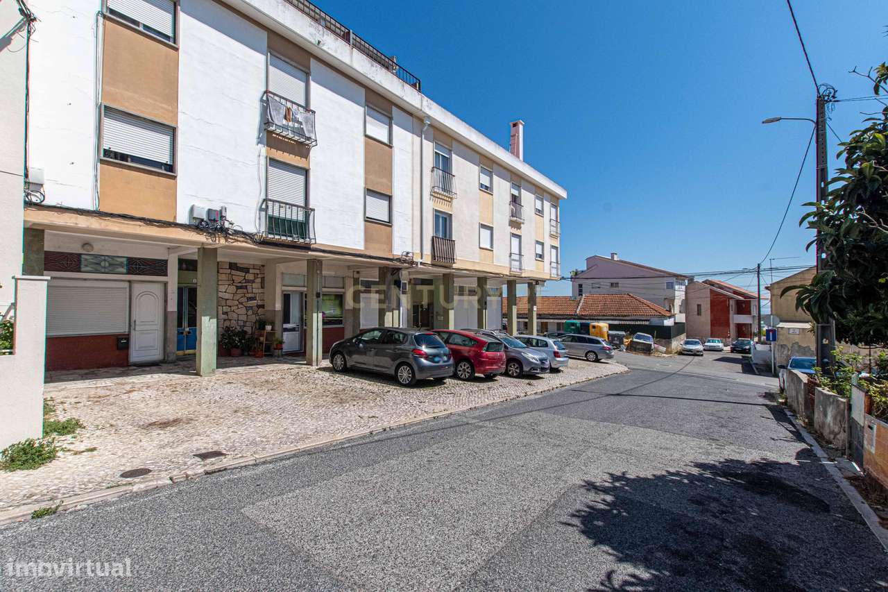 T2 com vista rio na Via Rara, Santa Iria de Azóia-17