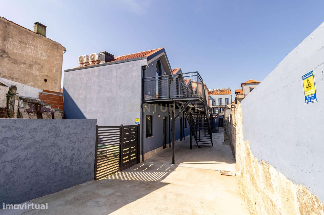 Conjunto de 12 casas reabilitadas e terreno com projeto aprovado para - Grande imagem: 4/38