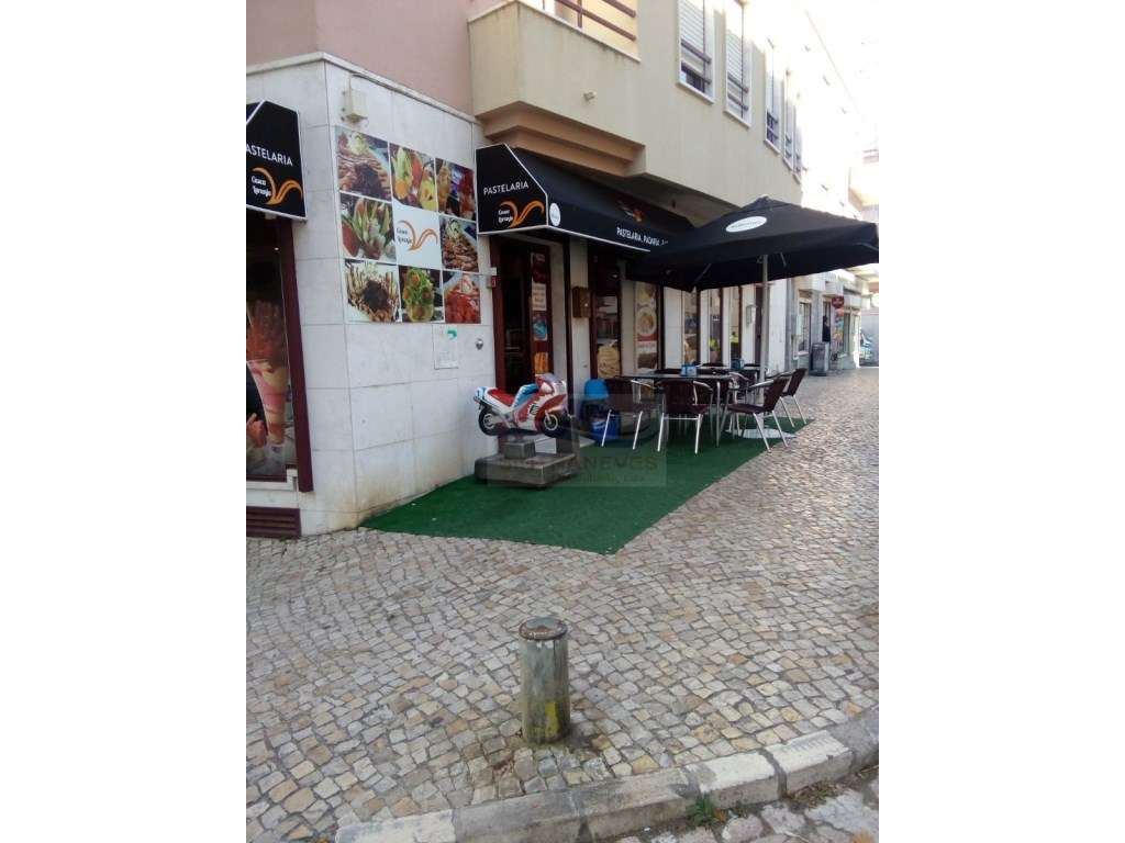 Snack bar , pastelaria ,restaurante, junto á estação de comboios e ... - Grande imagem: 4/17