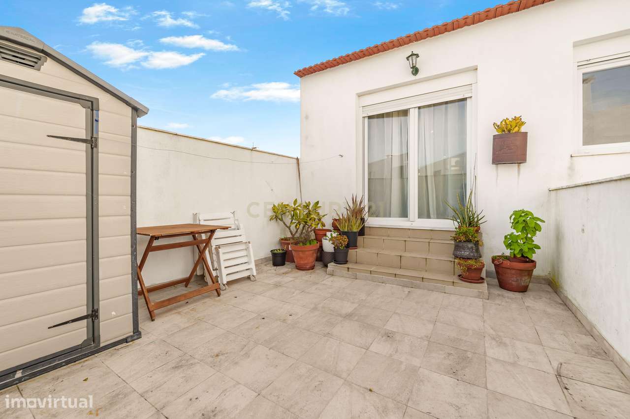 Loft urbano totalmente remodelado com mezzanino e terraço privativo — - Grande imagem: 4/23