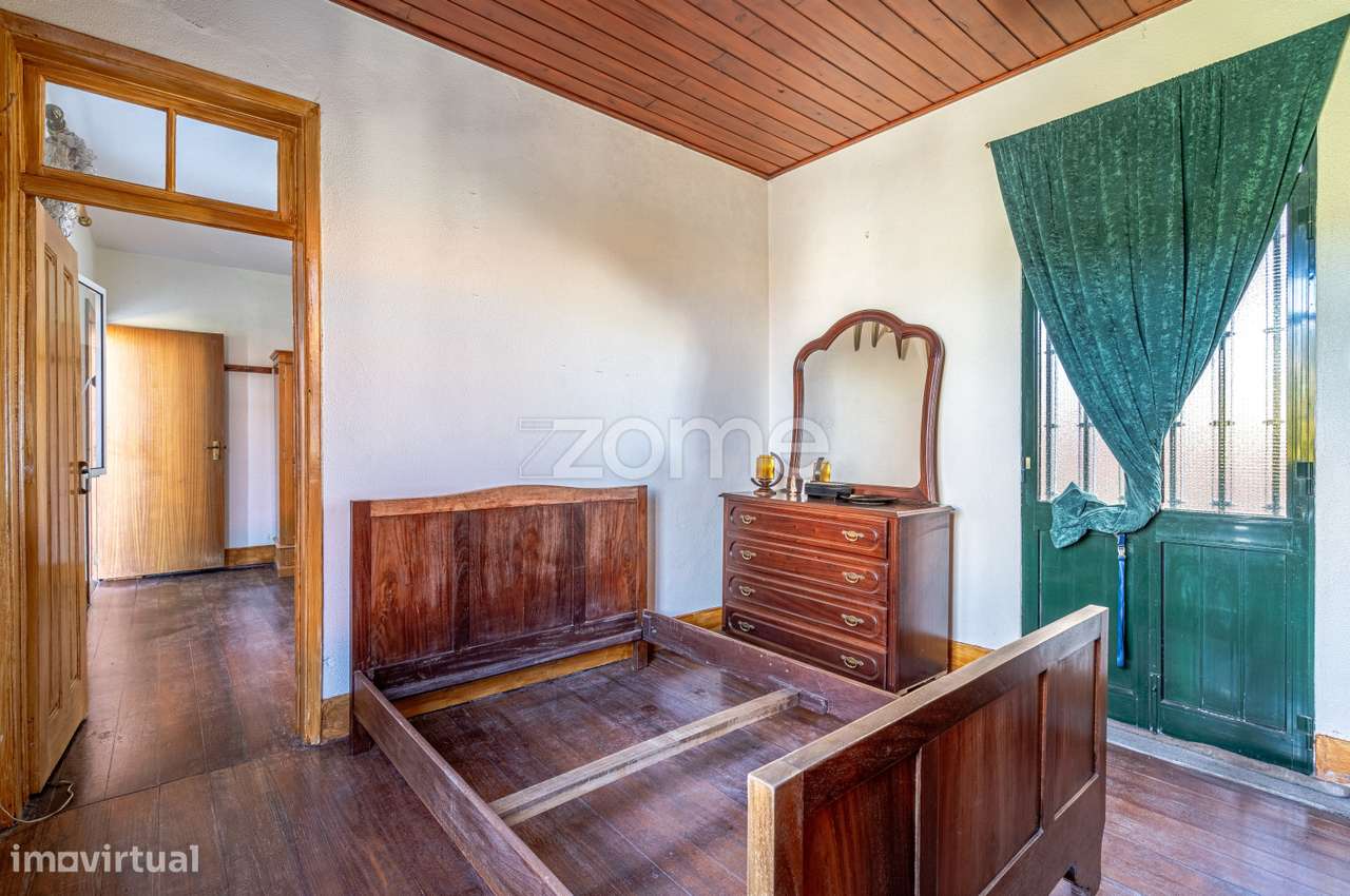 Moradia T6 na Ribeira Brava – Espaço e potencial investimento-16