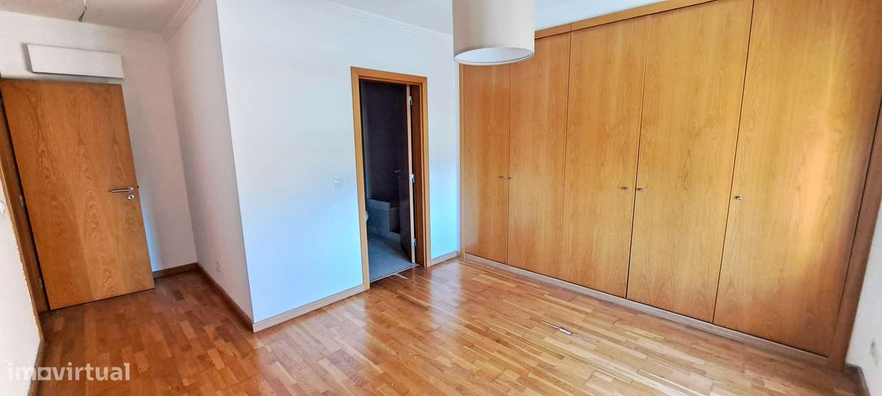 Apartamento T4 com 156m²,estacionamento, 2 arrecadações Samora Correia-6