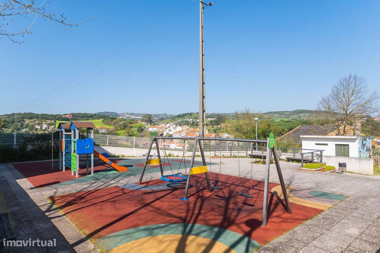 Apartamento T3 com Garagem em Loures-38