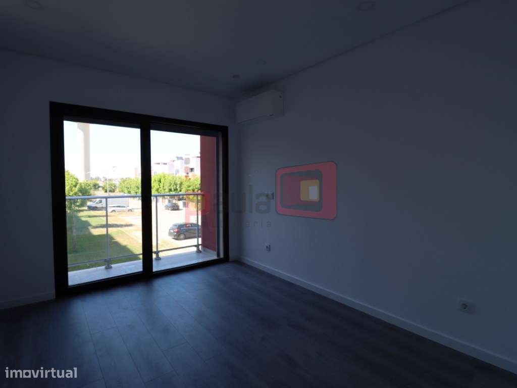 APARTAMENTO T5 DUPLEX NOVO - MONTIJO-13