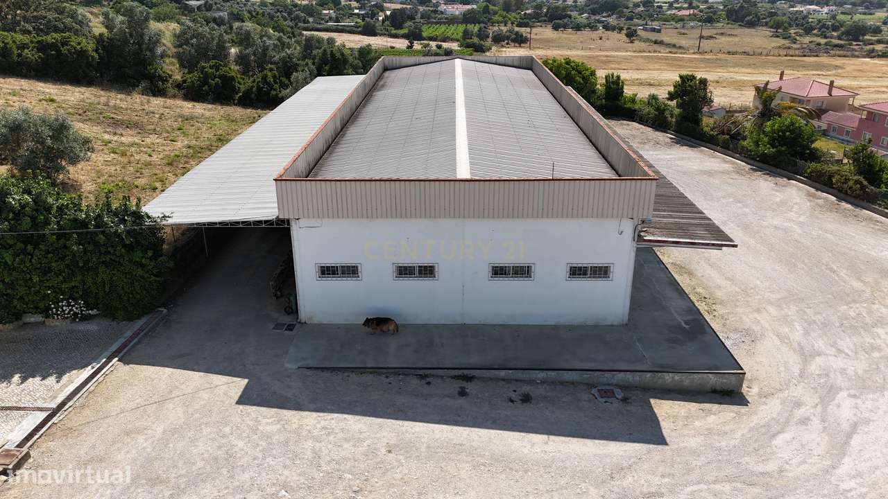Quinta com moradia, terreno e armazém industrial em Palmela - Grande imagem: 2/57