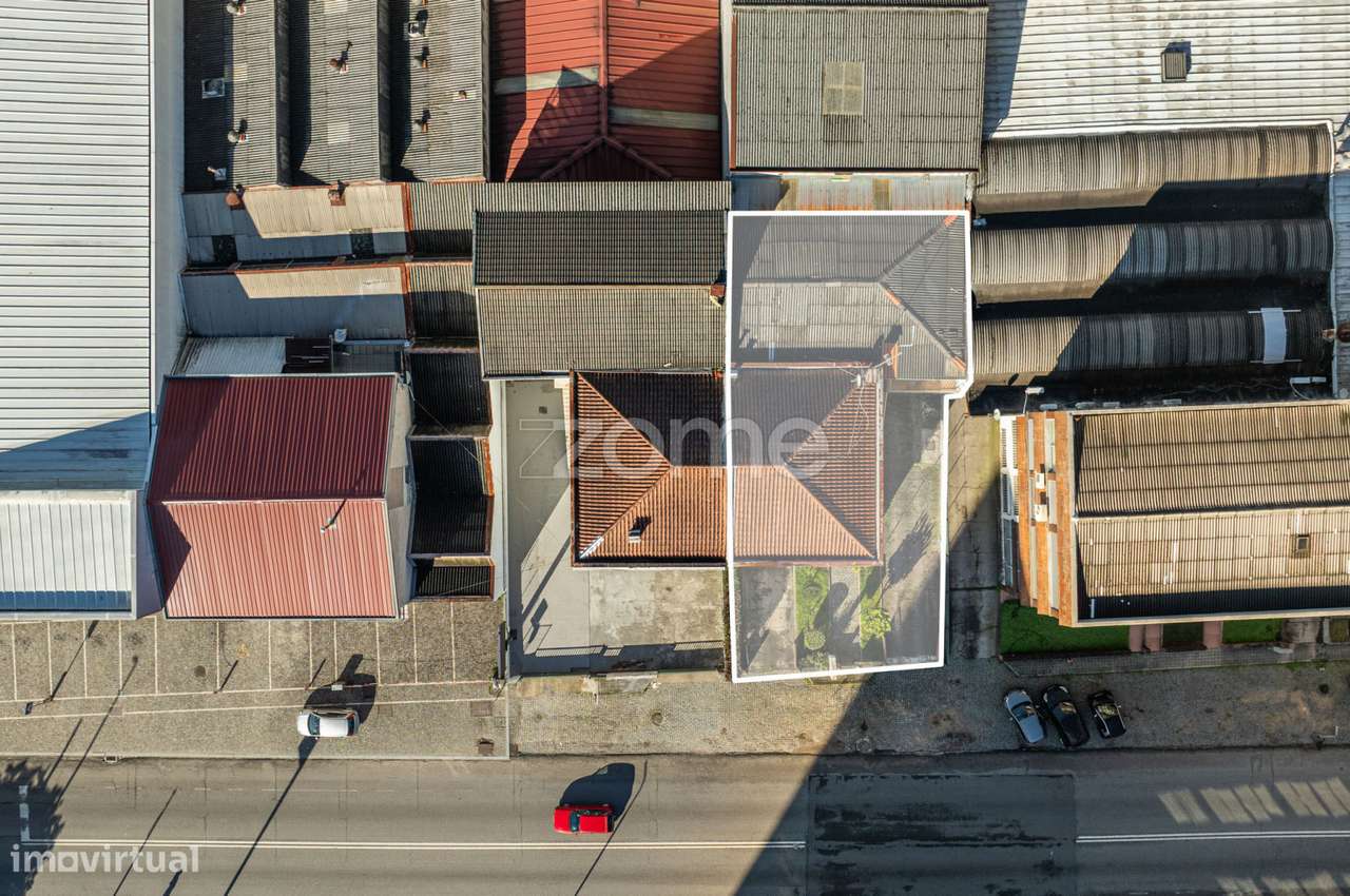 Venda de Imóvel Misto: Pavilhão Industrial + 2 Habitações T1+T3 - Grande imagem: 4/29
