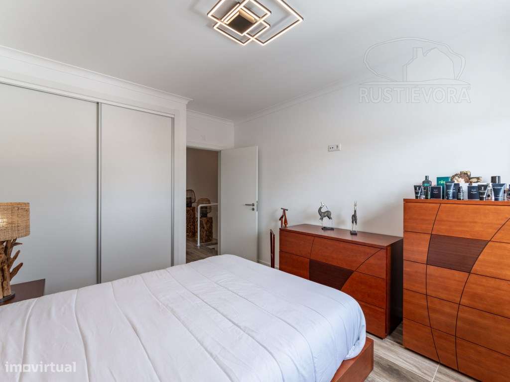 Moradia T3 com quintal e garagem | Bairro de Almeirim em Évora-12