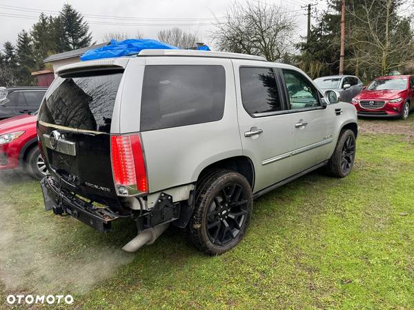 Cadillac Escalade - 16