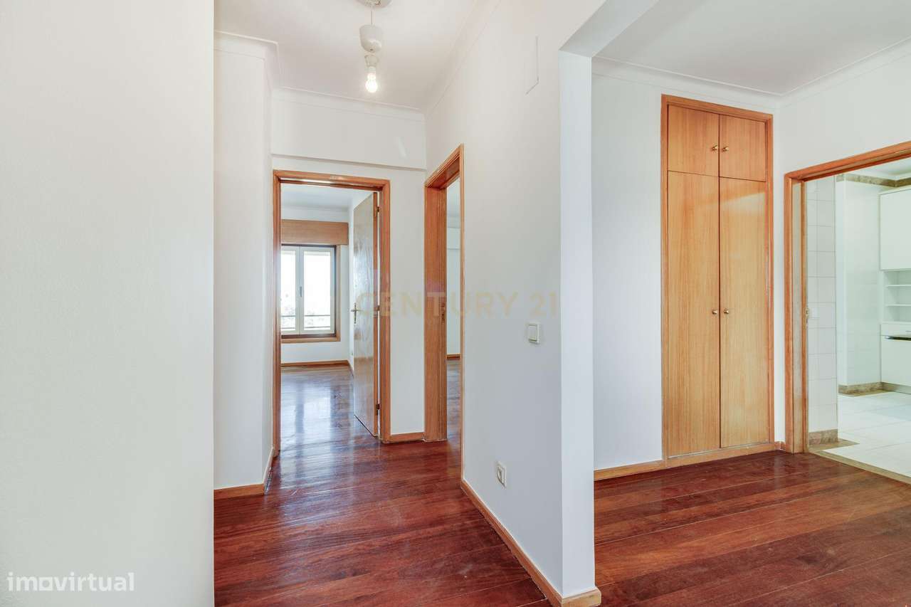 Fantástico T5 Quinta das Conchas frente ao metro-12