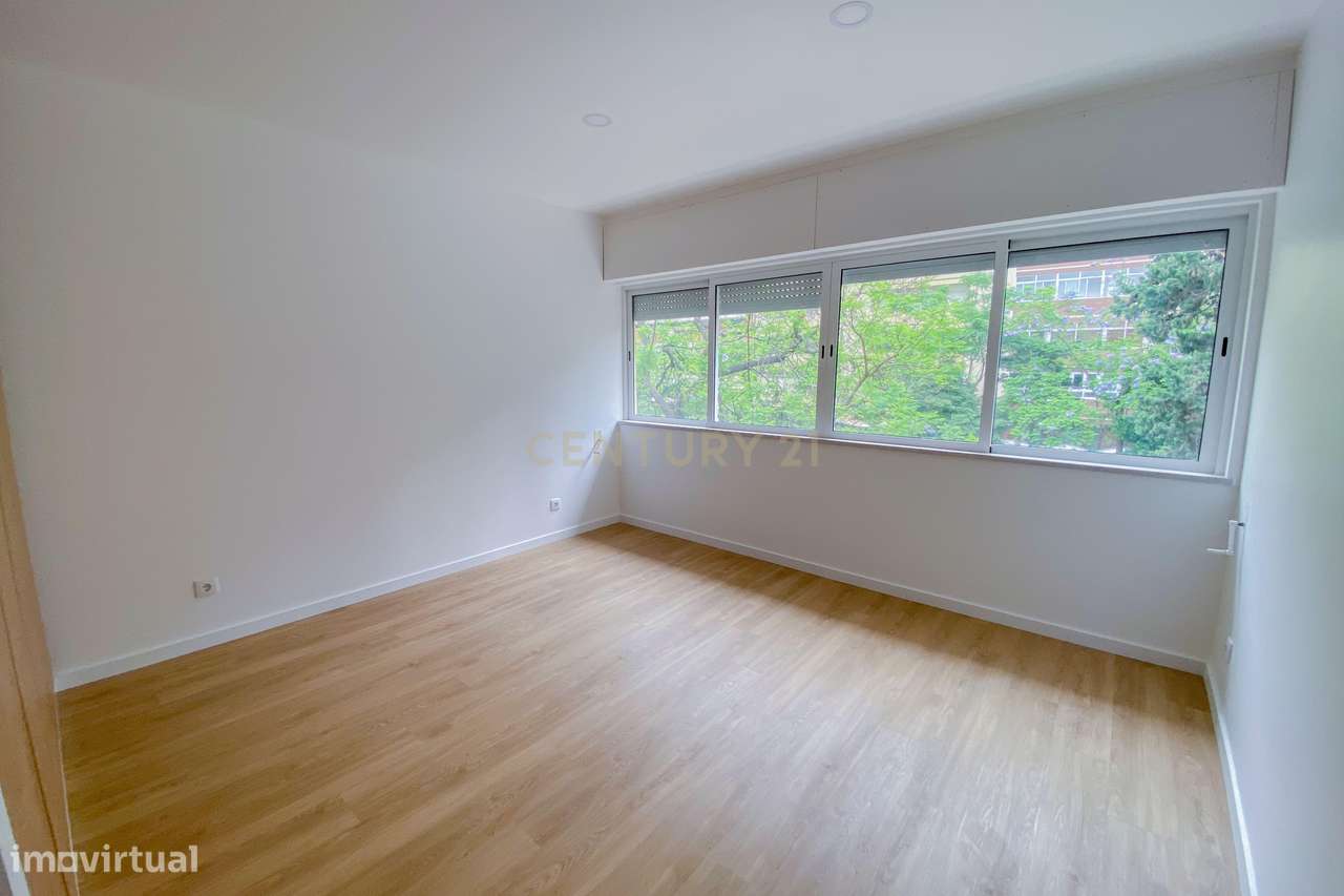 Apartamento T2+1 Remodelado e com estacionamento para Arrendamento – A - Grande imagem: 4/27