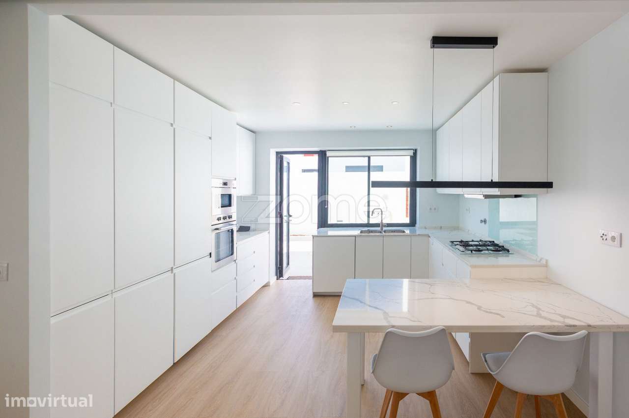 Moradia T3 Nova com Terraços Panorâmicos e Vista Mar na Atalhada-10