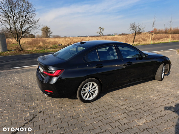 BMW Seria 3 330i xDrive - 9