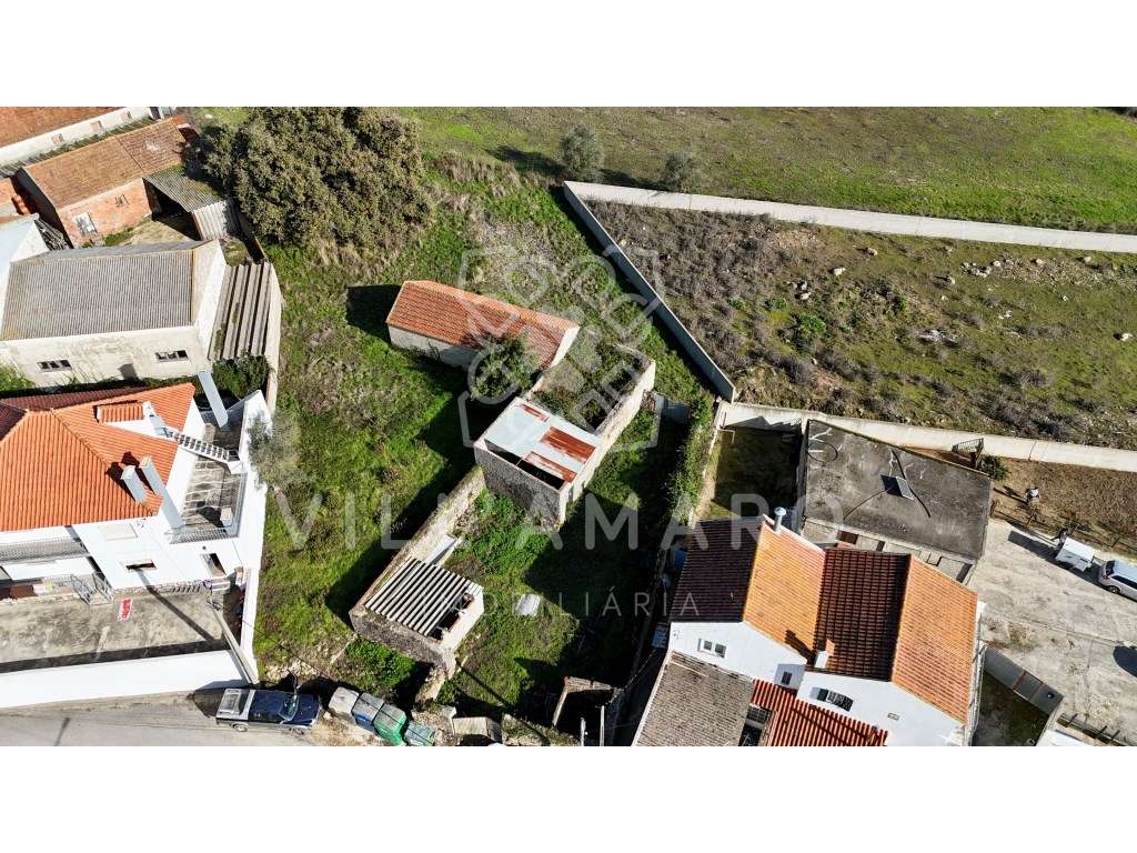 Casa térrea por recuperar com cerca de 168m2 e logradouro com 2500m2. - Grande imagem: 5/12