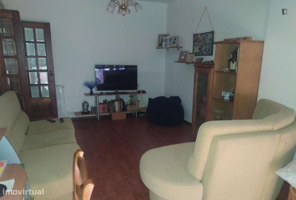 Quarto - localizado em Guimaraes - Grande imagem: 4/10