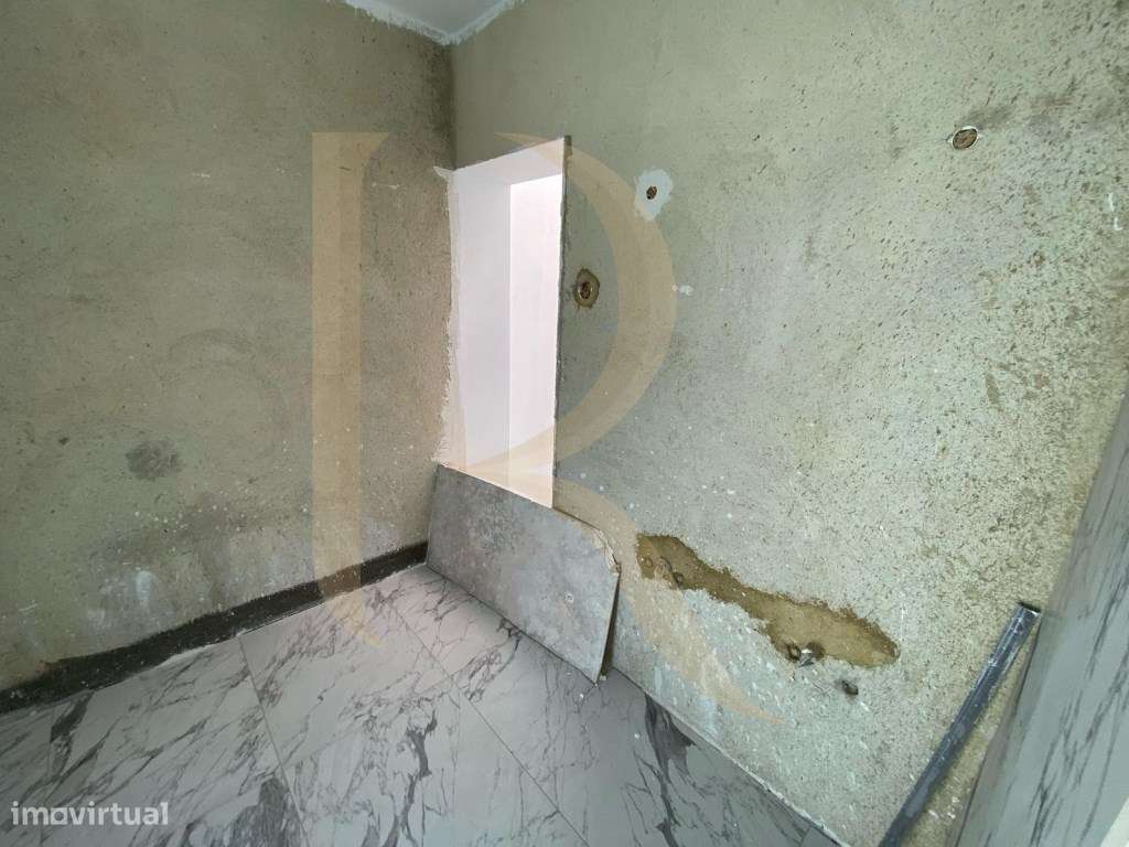 Moradia isolada T4 por terminar na Charneca da Caparica-41