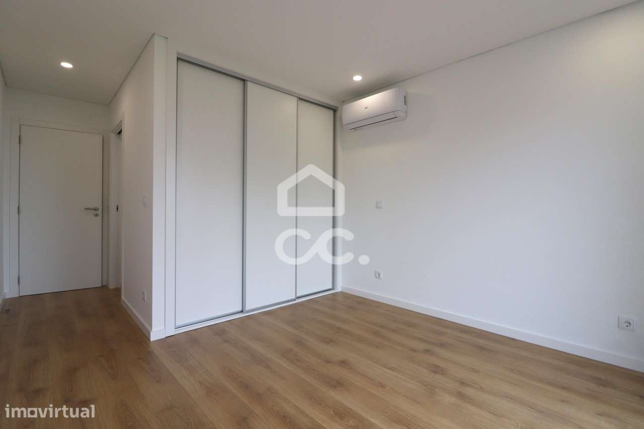 Apartamento T2 com garagem novo em São Martinho do Bispo - Grande imagem: 4/14