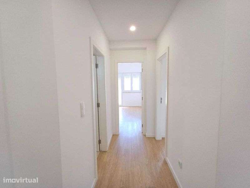 Apartamento T3 Remodelado – Duas Frentes, Suite e Varandas – Benfica - Grande imagem: 4/12