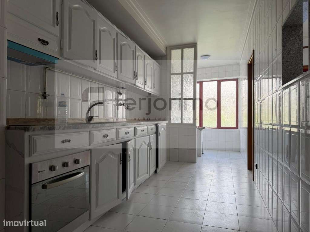 Apartamento T3 para venda no centro da Vila-4
