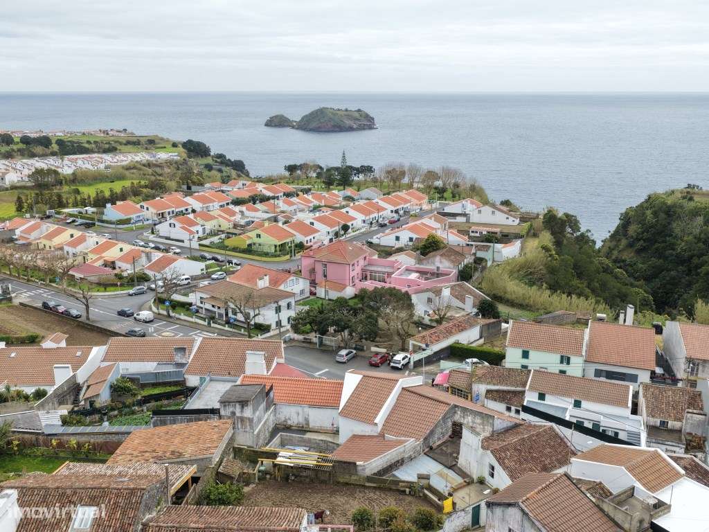 Moradia V1+1 Totalmente Remodelada com Vista Mar em Água de Alto-15
