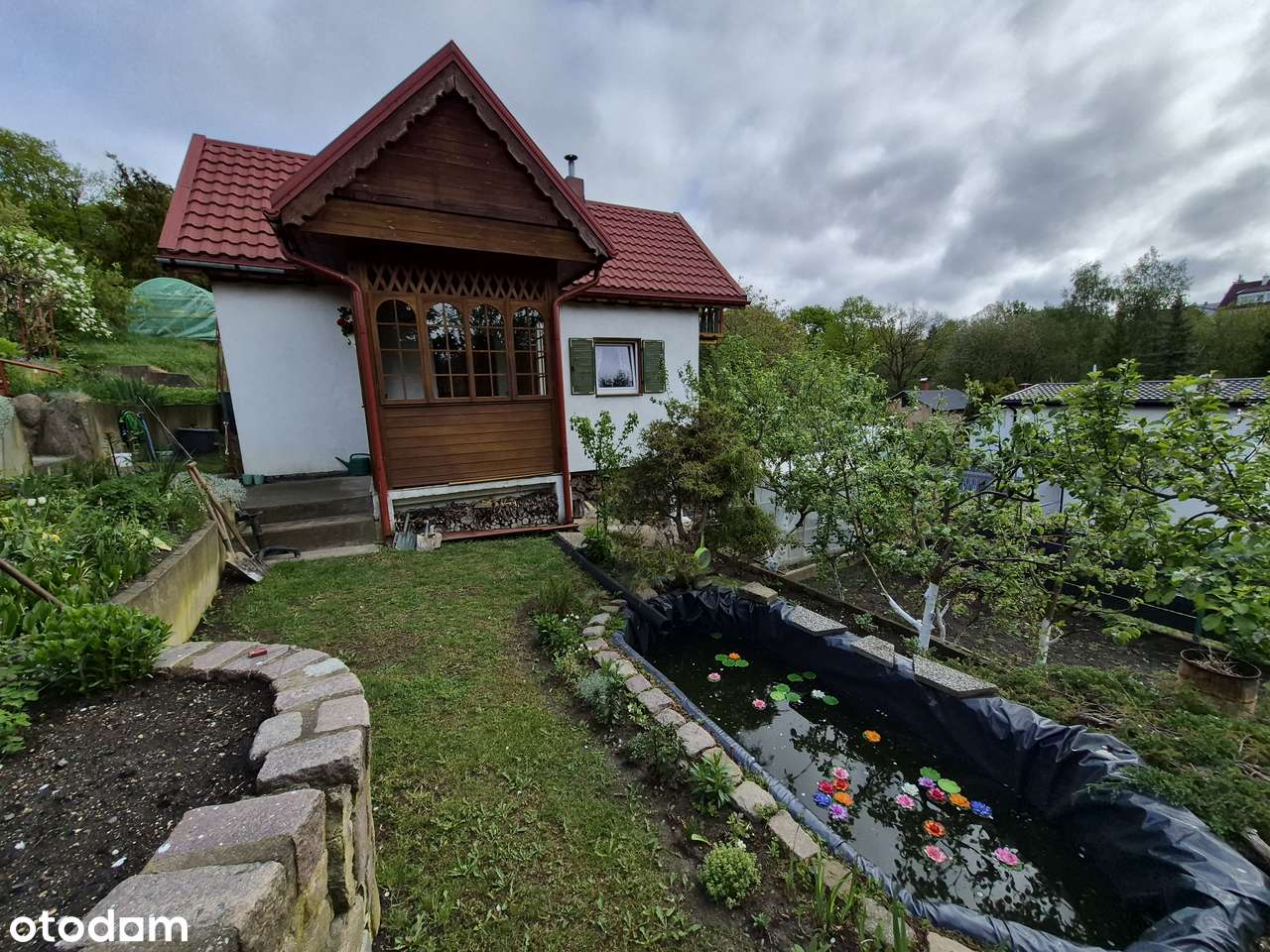Wyjątkowa działka tarasowa z murowanym domkiem – ROD Skarbówka