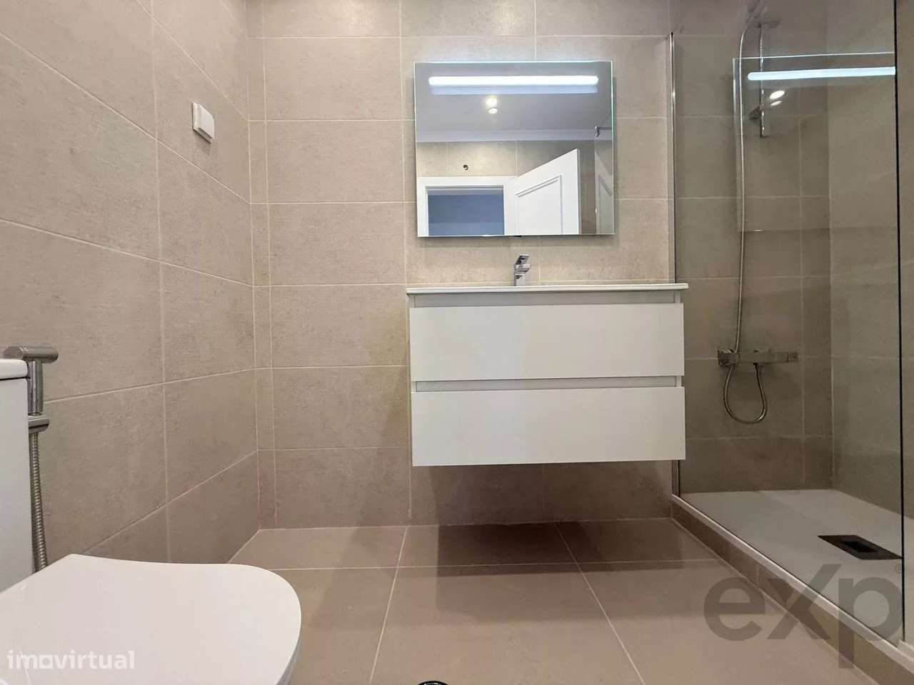 Apartamento T3 Feijó, Almada remodelado-7