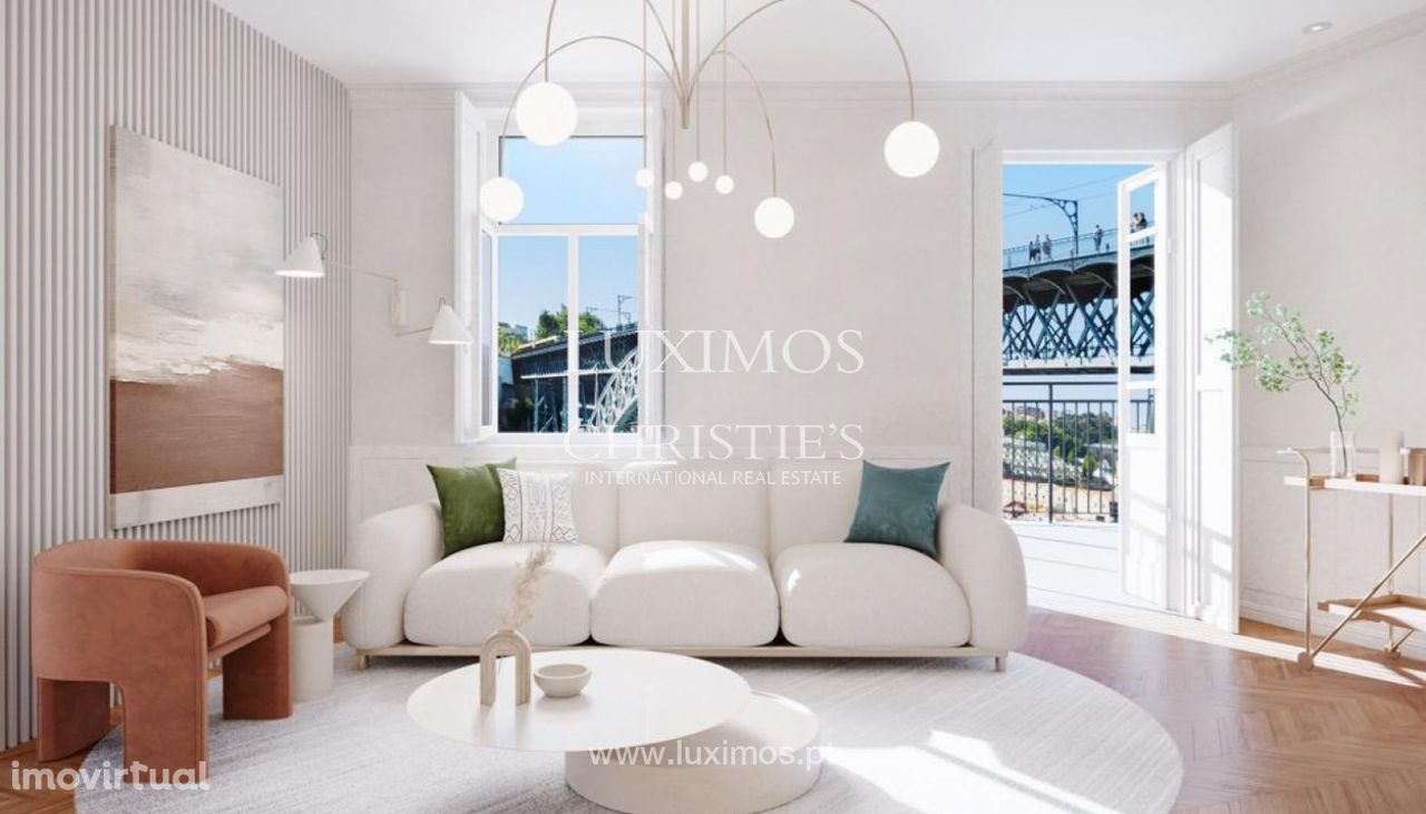 Apartamento novo com pátio, para venda, junto à Ribeira do Porto