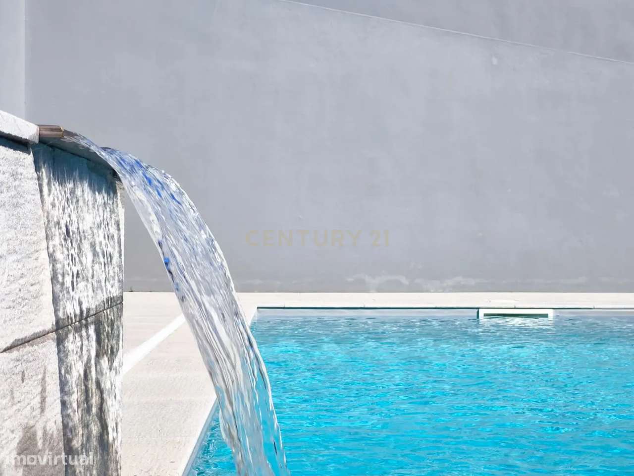 Moradia Moderna com Piscina + Apartamento Independente | Construção 20-37