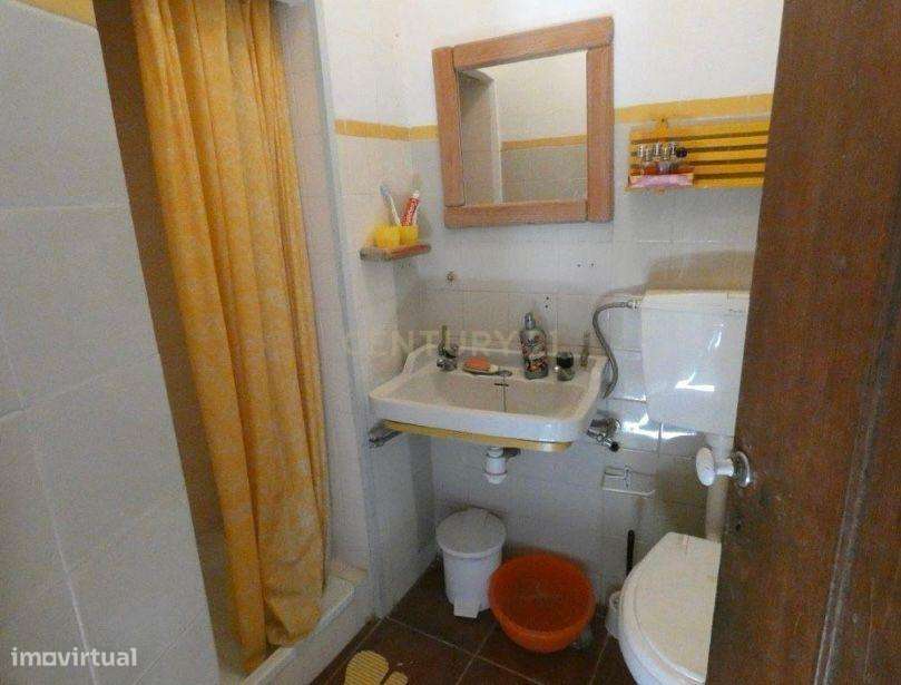 MONTEMOR-O-NOVO - Moradia que carece de obras.-17