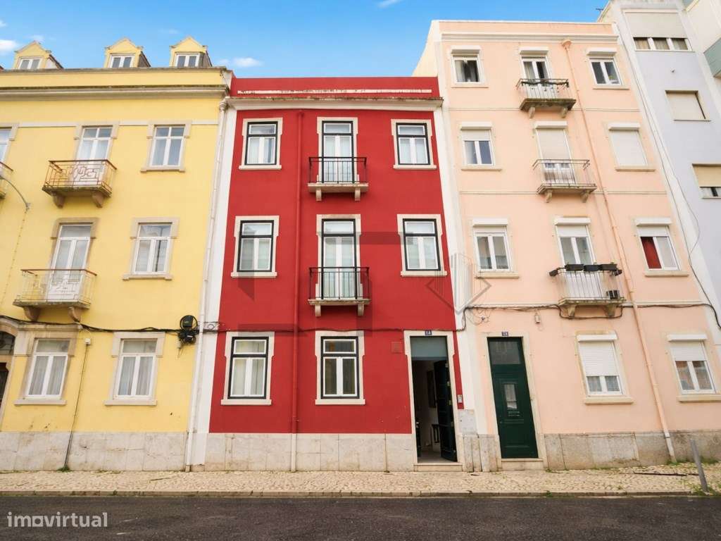 Prédio/Moradia T4 com Pátio para Venda em Campo de Ourique, Lisboa-0