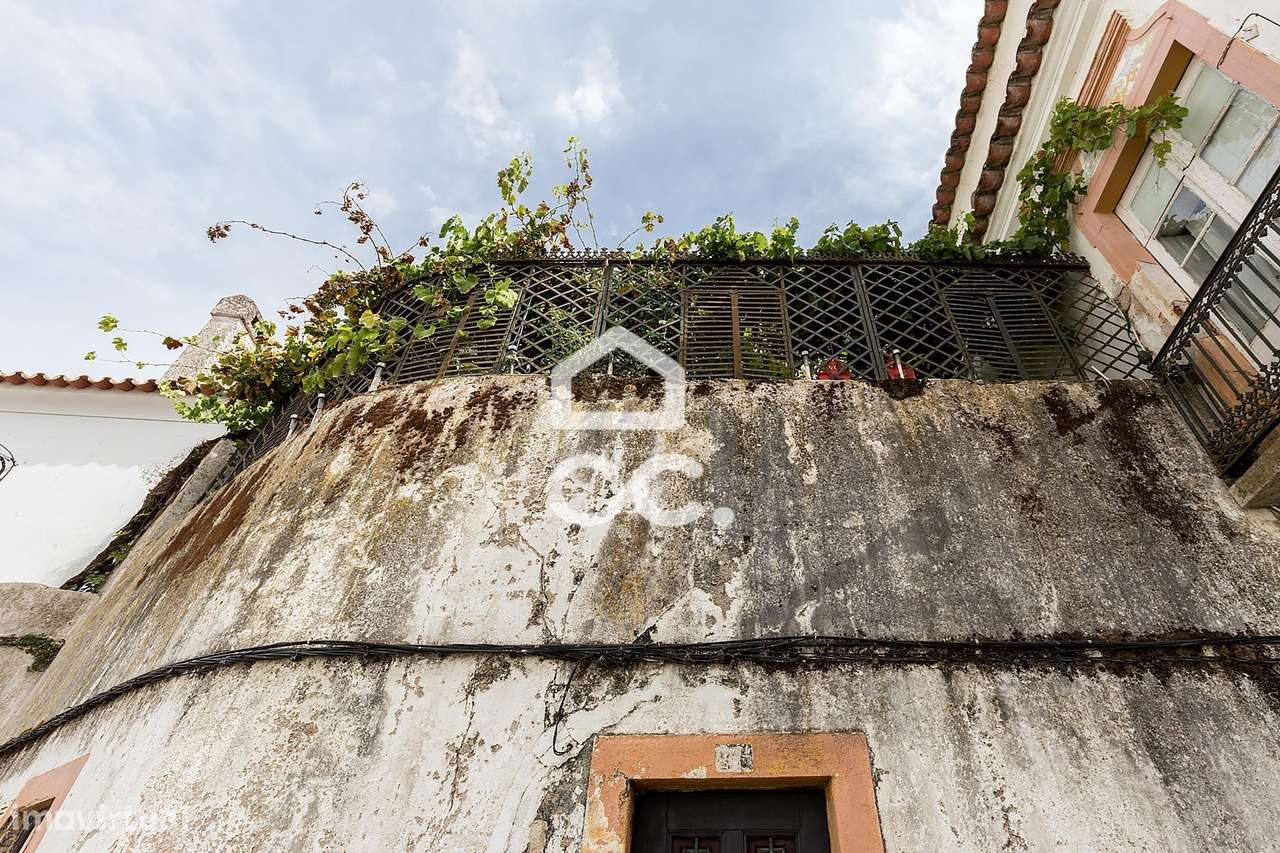 Moradia T3 Bifamiliar de 1º andar com Terraço no Centro Histórico de É-25