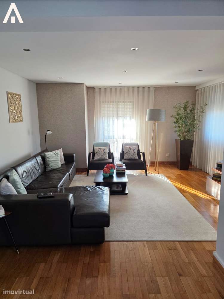 Cobertura T4 Duplex com terraços e duas garagens-8