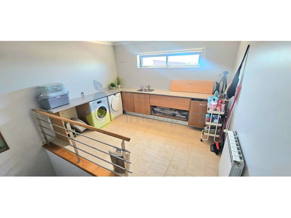 Moradia T4 com 260m2 de área e cave de 95m2, localizada no Monte da...-55