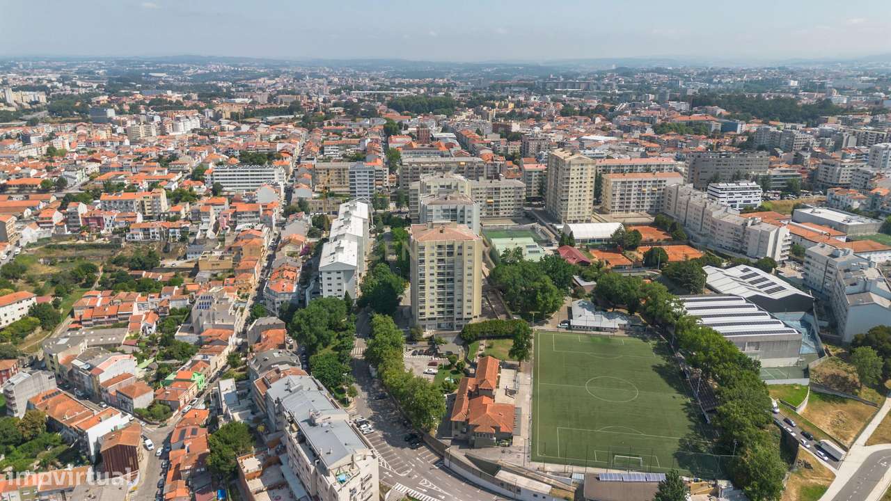 Apartamento T4 transformado em T3, com Arrecadação e Garagem – Rua Alv - Grande imagem: 2/38