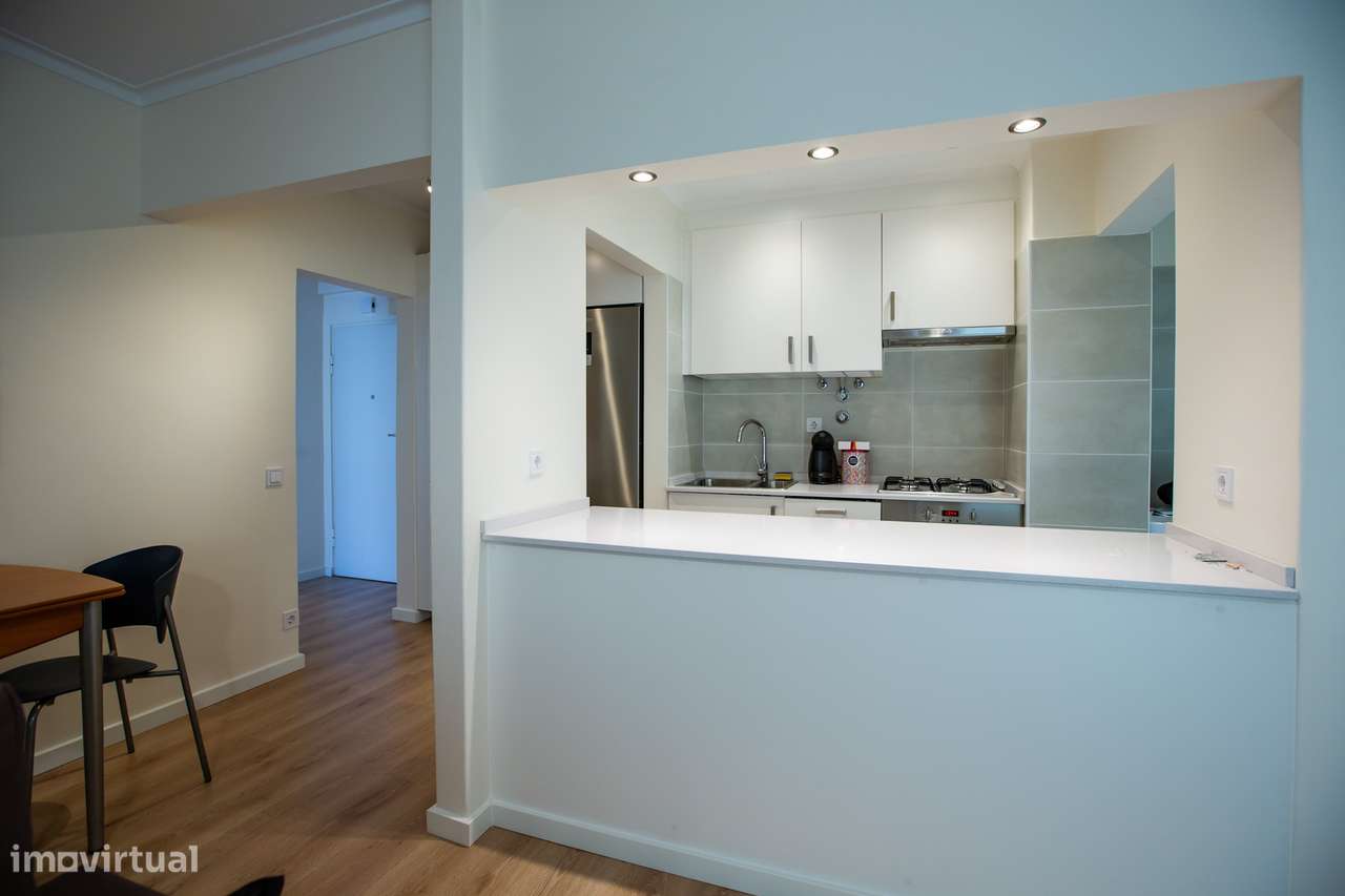 T1 Junto à Estação de Comboios de Carcavelos - Grande imagem: 5/16