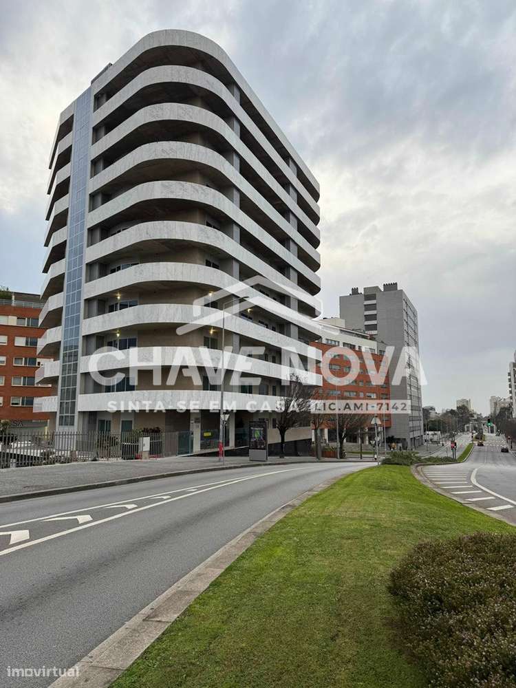 Apartamento T2 novo c/ 2 lugares de Garagem no Porto (Bessa) - Grande imagem: 1/37