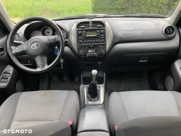 Toyota RAV4 - 6